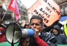 Les travailleurs sans papiers en France, des papiers sans travail en Algérie Sans papiers